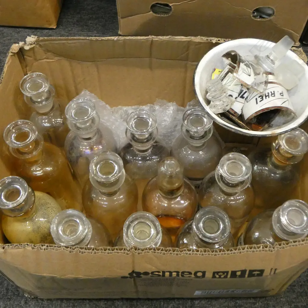 COLLECTION OF VINTAGE GLASS CHEMIST BOOTLES, LABELS & STOPPERS Image 1++