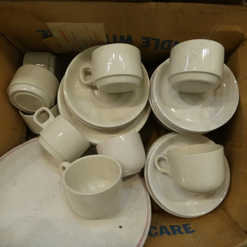 BOX VINTAGE CROWN LYNN CUPS + SAUCERS + PLATES ETC some w red band Image 1++