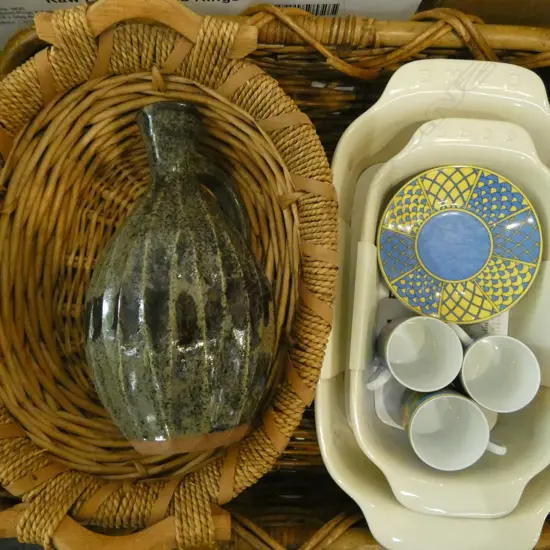 2 SMEG BAKING TRAYS, 2 WOVEN CANE TRAYS W.580mm ETC