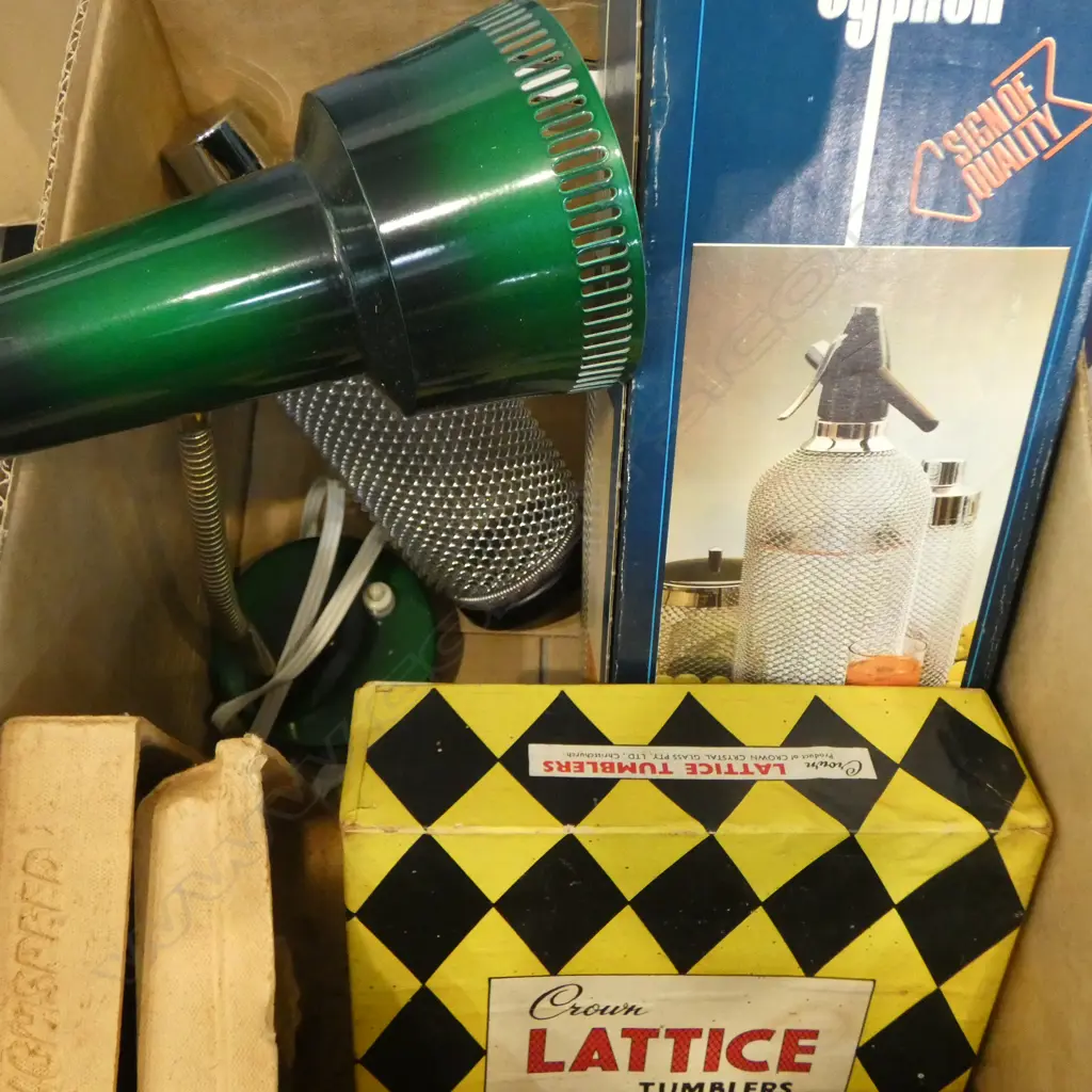 RETRO SODA SYPHON COCKTAIL SHAKER TABLE LAMP BOXED GLASSES & CARPET NEEDLE Image 1++