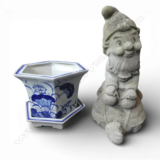ORIENTAL B/W PLANT POT & SAUCER H.200mm + CONCRETE GNOME ON TURTLE H.420mm
