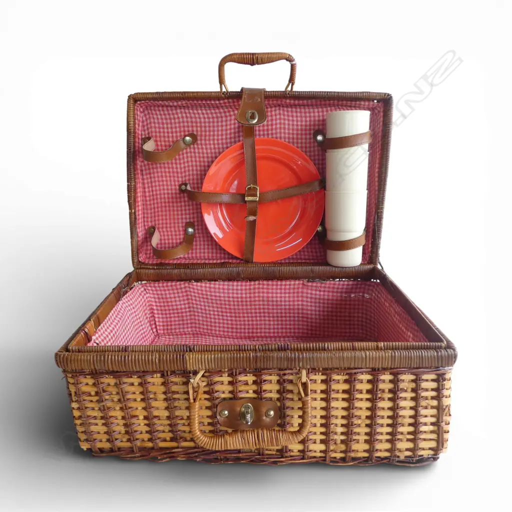 WOVEN CANE 'ESQUIRE' PICNIC BASKET W.460mm Image 1++