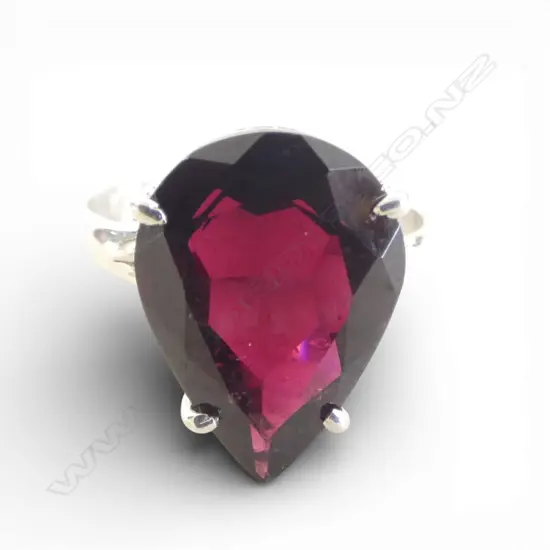 SILVER & GARNET RING