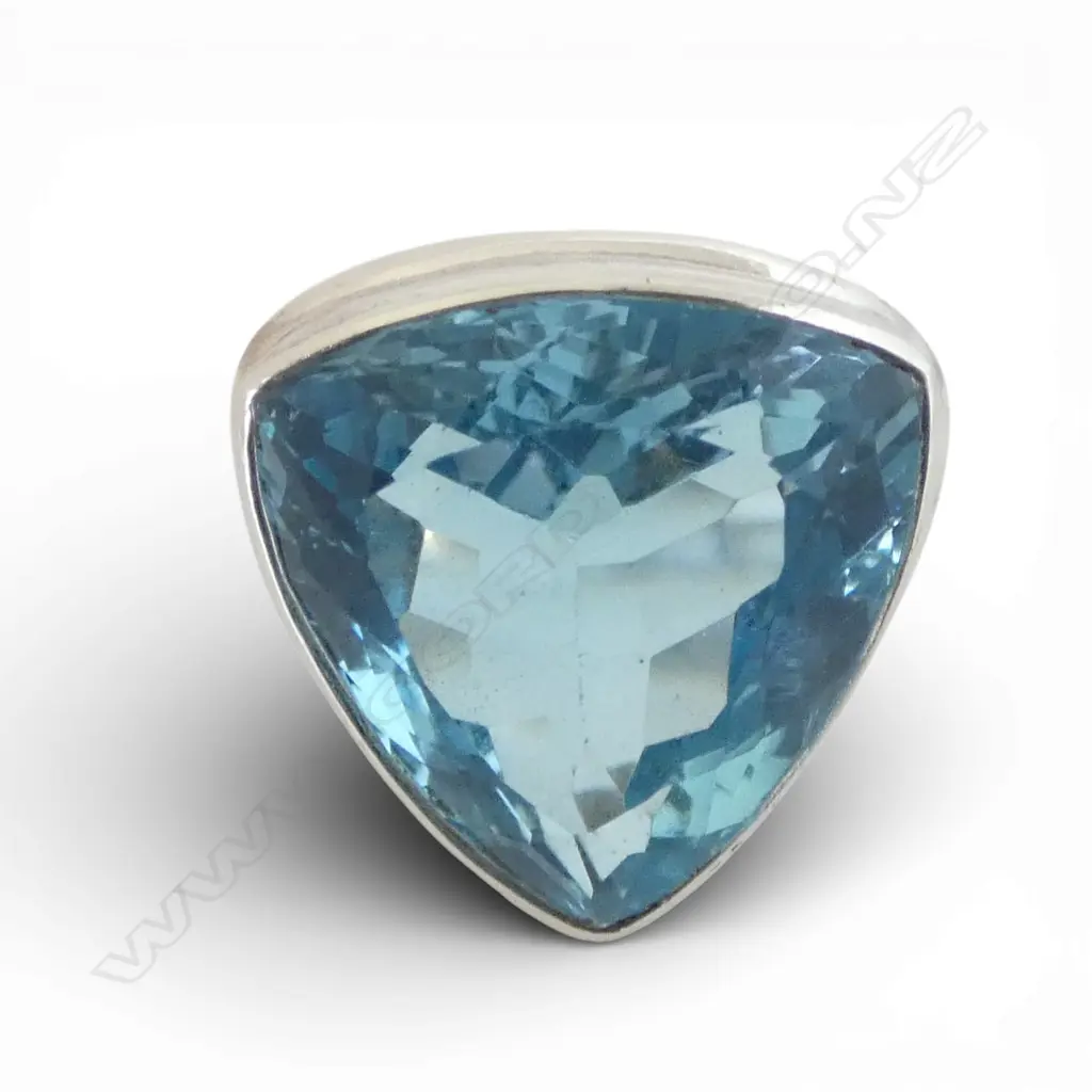 SILVER & BLUE TOPAZ RING Image 1++
