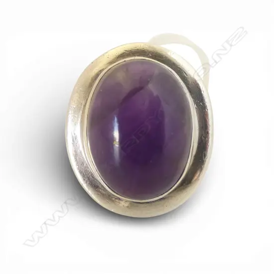 Modern chunky designer Stg silver & lge cabochon amethyst ring plain wide flat border
