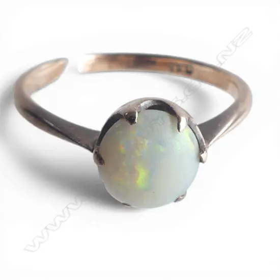 9ct GOLD & cabochon MILK OPAL RING 1.9gms SIZE O1/2