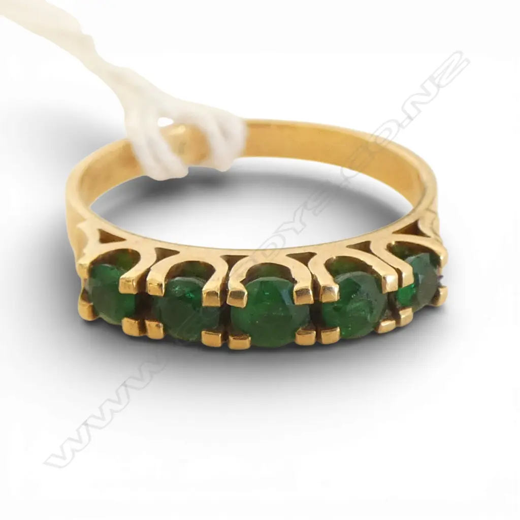 18CT GOLD AND EMERALD RING 3.87gms SIZE Q1/2 Image 1++