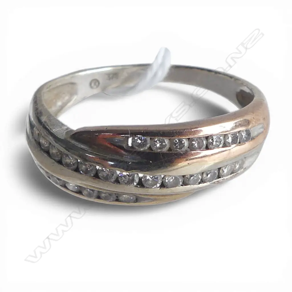 MODERN 9ct 3 TONE GOLD RING w. 27 ROUND BRILLIANT CUT DIAMONDS 0.50pt total weight, H-I COLOUR,  SI2-I1, 3.65gms SIZE S Image 1++