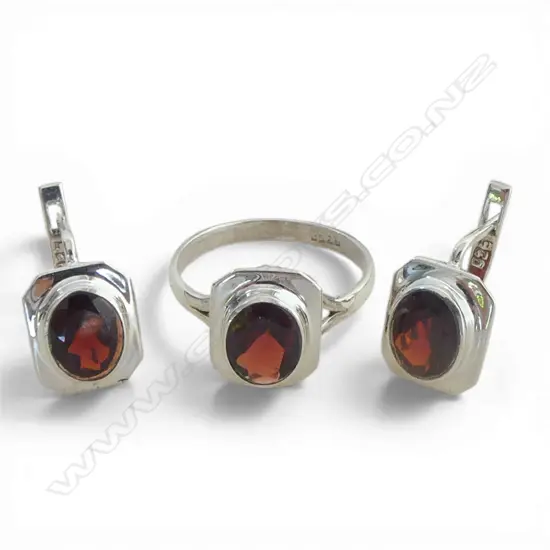 SILVER GARNET RING & PR MATCHING EARRINGS