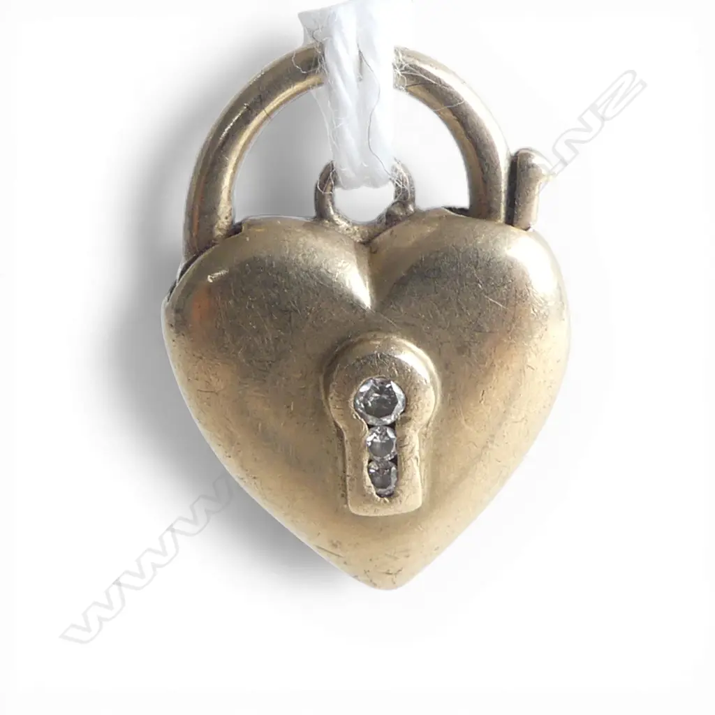 9ct yellow gold 3 diamond set padlock bracelet clasp. 3.29gms Image 1++