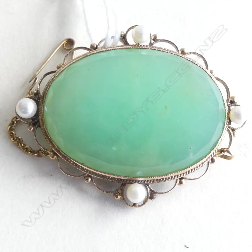 GOLD PALE GREEN JADE or CHRSOPRASE & PEARL BROOCH 30x40mm Image 1++