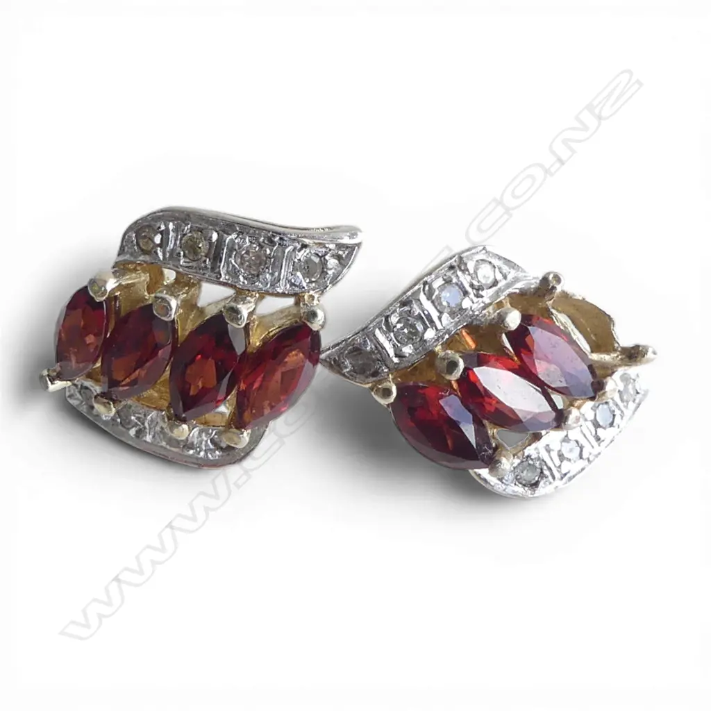 9ct pair garnet/ diamonds stud earrings. 1 garnet missing. 4.1gms Image 1++