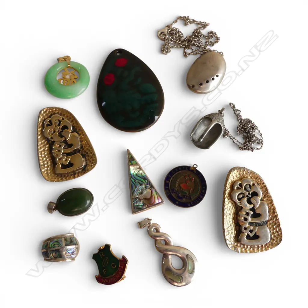Collection NZ & Maori jewellery pieces: silver paua shell + costume hei tiki pendants (enamelled & gilt) etc Image 1++