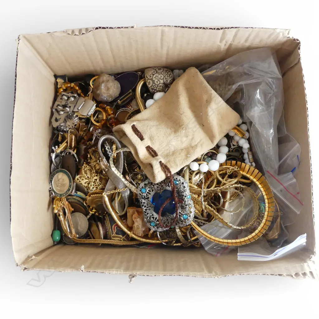 ASST. COSTUME JEWELLERY, COINS ETC Image 1++