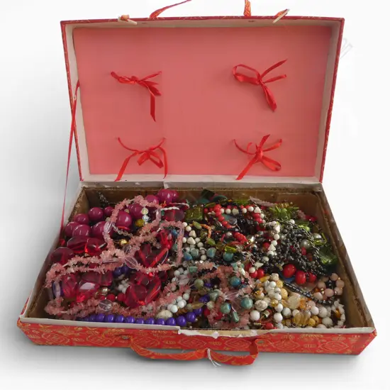 COSTUME JEWELLERY NECKLACES