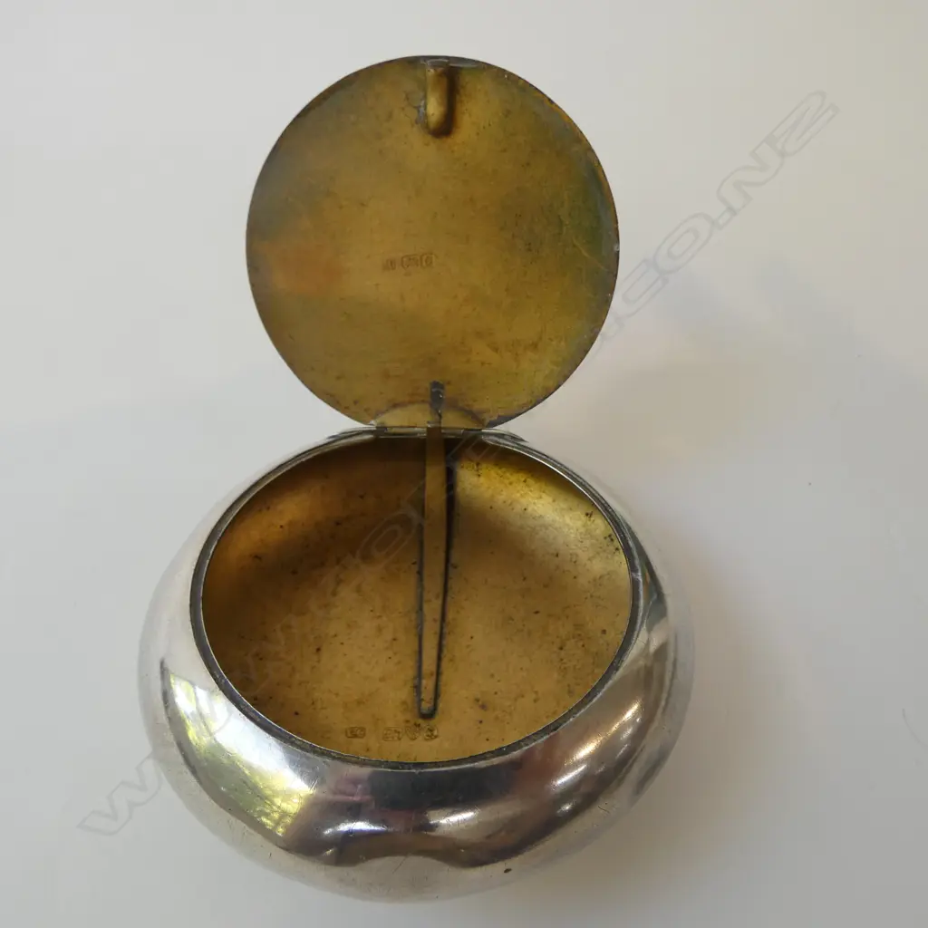 STG SILVER TOBACCO BOX, CHESTER 1914 85mm dia 106gms Image 1++