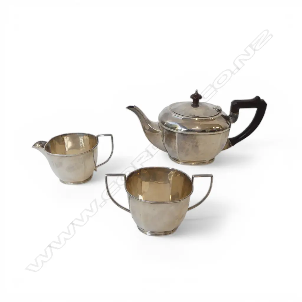 STG SILVER TEA SET, FRANCIS HOWARD Ltd, SHEFFIELD 1934 (MILK & SUGAR) & 1933 (TEAPOT), 737gms Image 1++