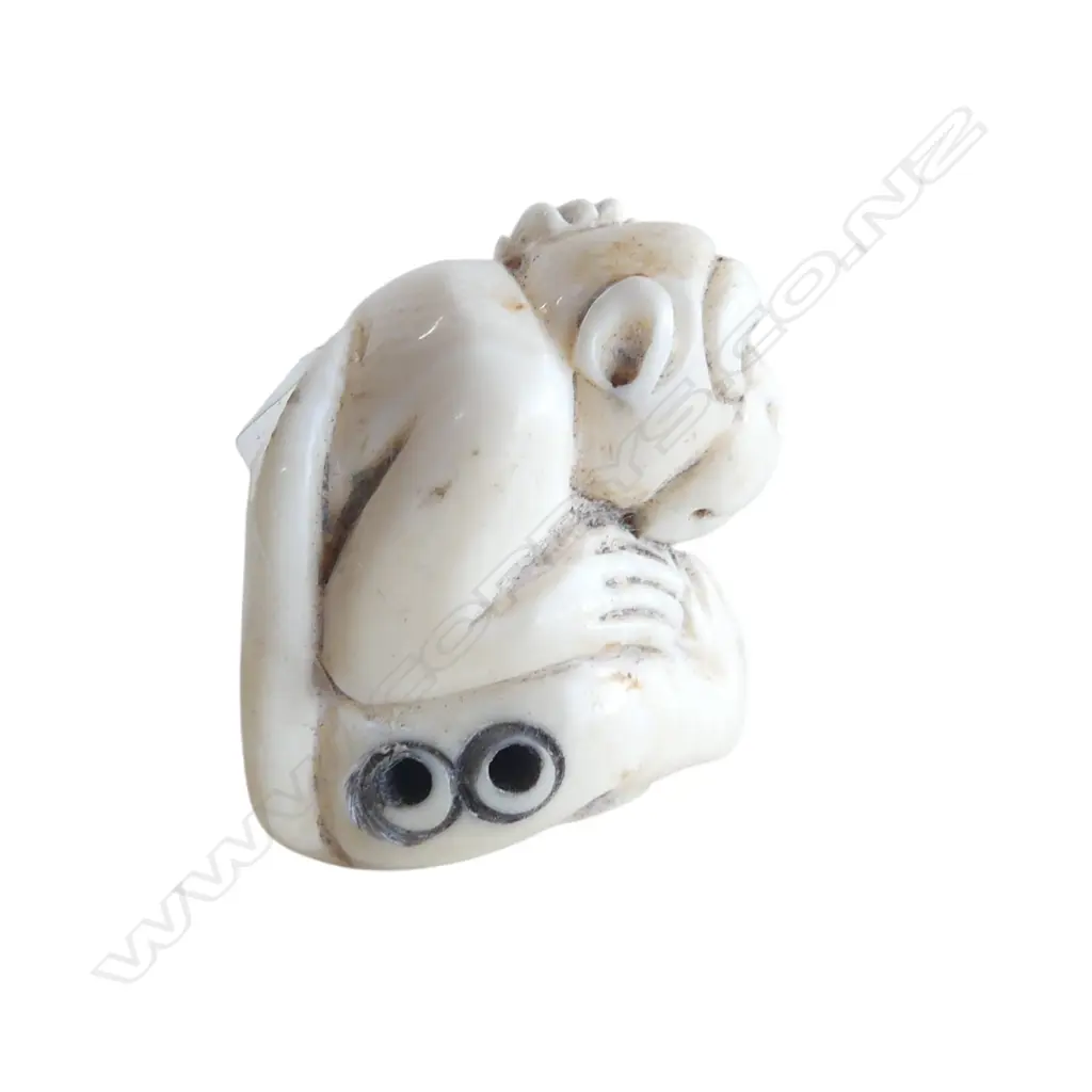 OLD JAPANESE CARVED IVORY NETSUKE of a seated monkey  signed. Image 1++