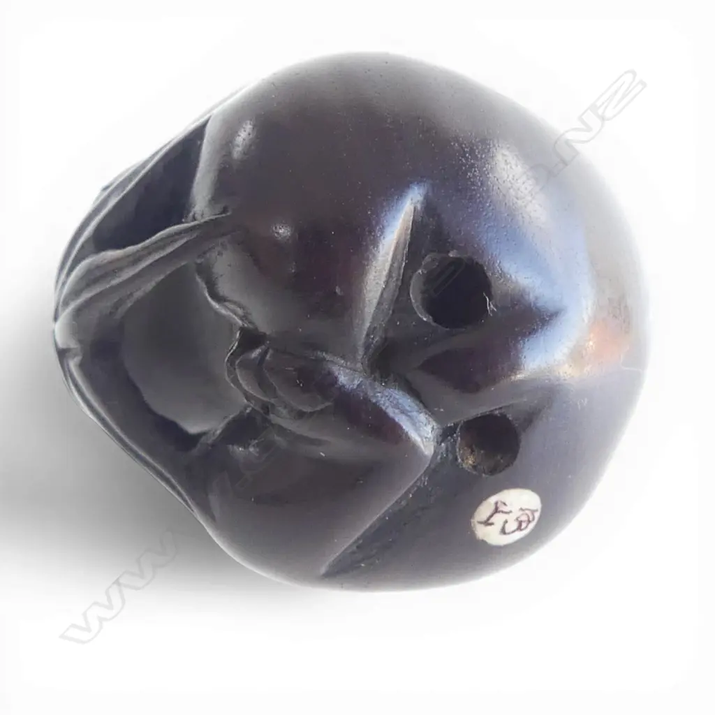 JAPANESE CARVED WOOD NETSUKE OF PANDA WITH LEAF, SIGNED, H.47mm Image 1++