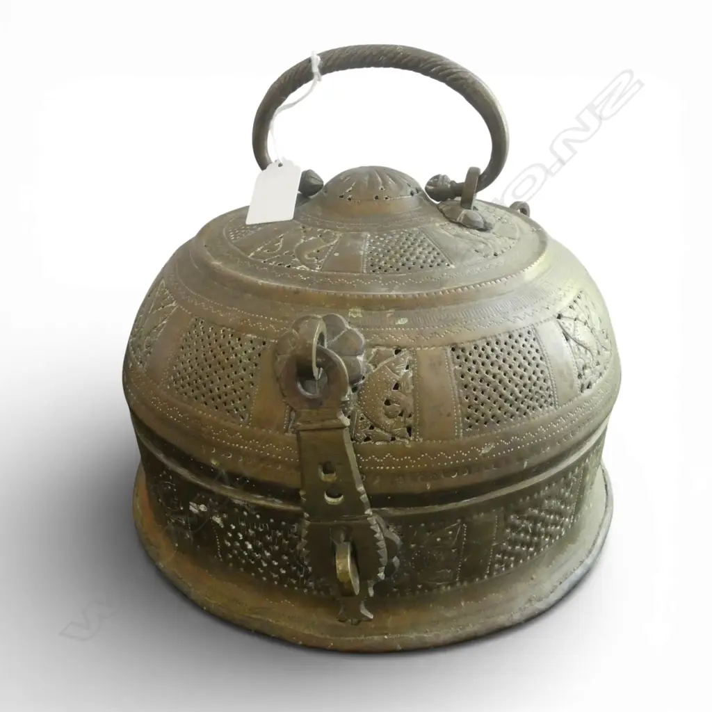 EASTERN BRASS embossed & pierced LGE CIRCULAR LIDDED BOX Dia.270mm Image 1++