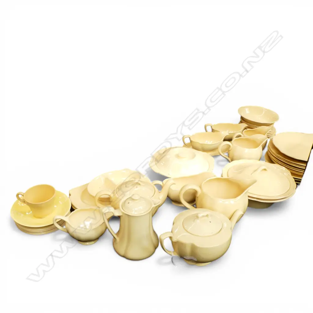 ASST. 'GOLDENDAWN' JOHNSON BROS CHINA  Image 1++