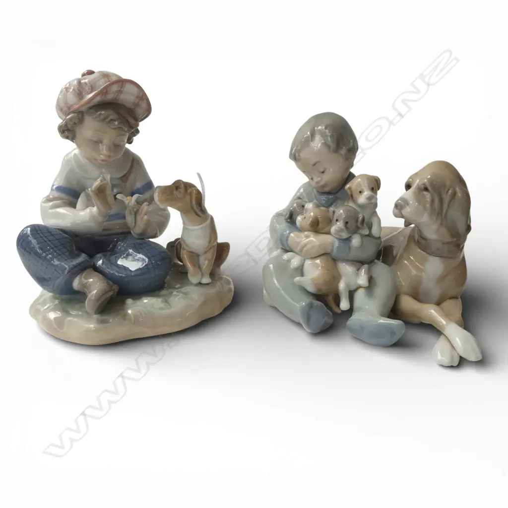 TWO LLADRO FIGURINES 'I HOPE SHE DOES' AND 'NEW PLAYMATES' 150mm (H) Image 1++