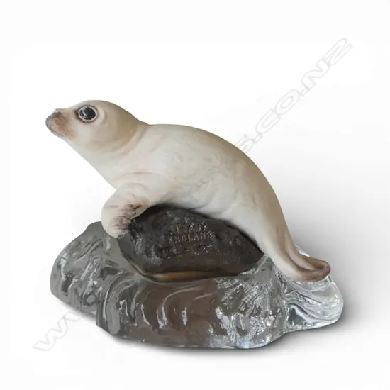 ROYAL WORCESTER SEA LION PUP ON BRONZE & GLASS BASE L.55mm