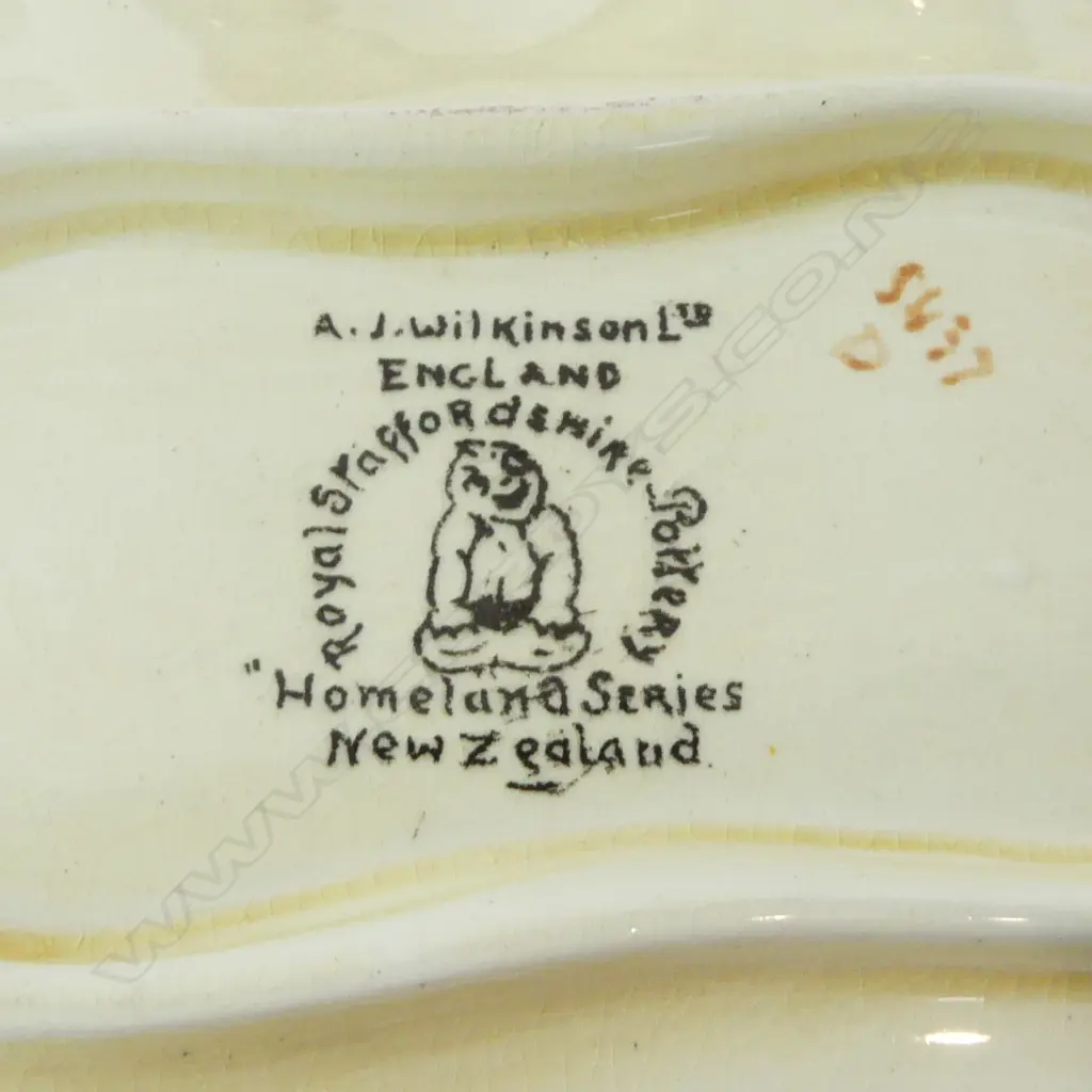 4 PCS ROYAL STAFFORDSHIRE 'HOMELAND NEW ZEALAND SERIES'; plate, lrg bowl, serving dish, vase (hairline) Image 1++