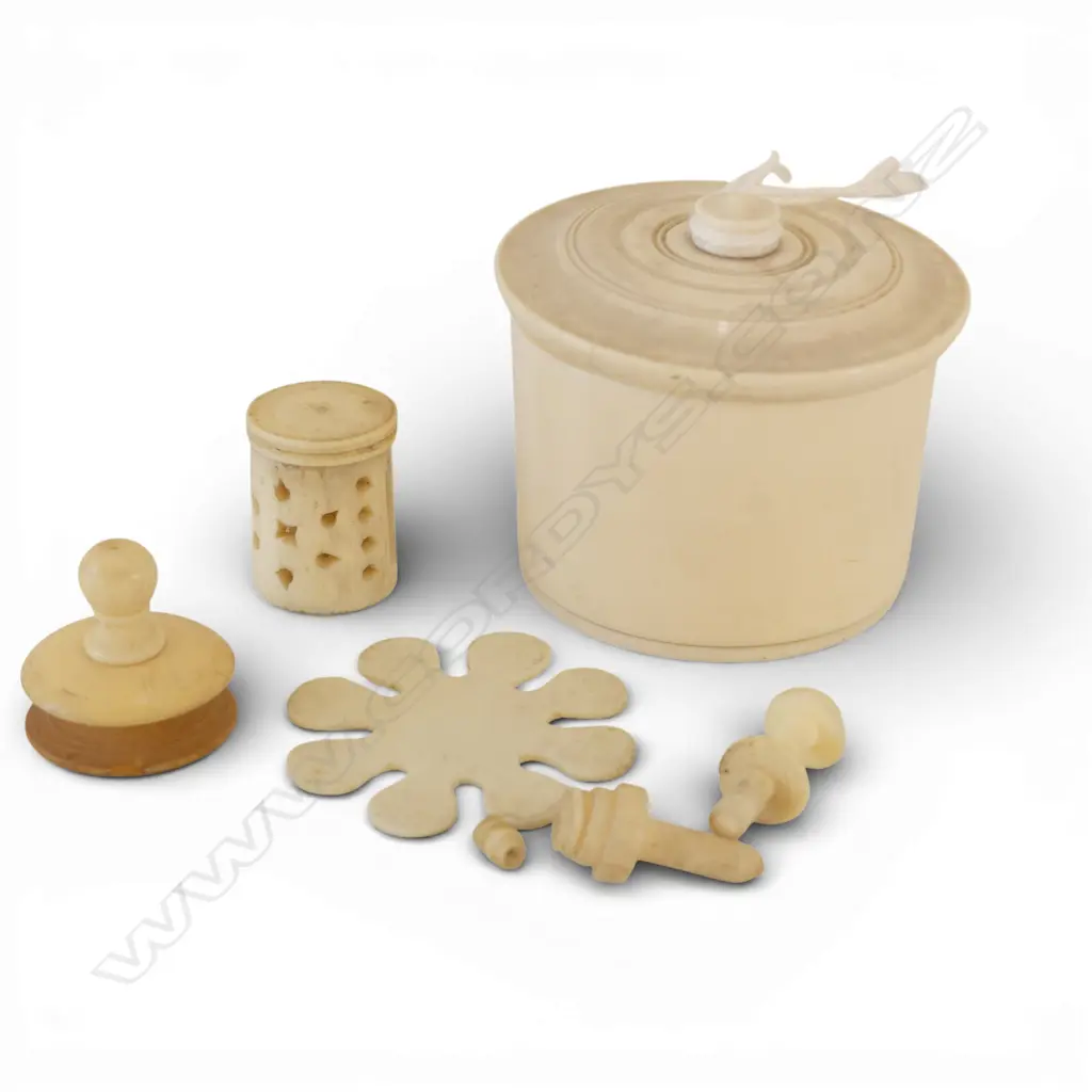 OLD TURNED BONE THREAD CONTAINER lidded + fittings inside Image 1++