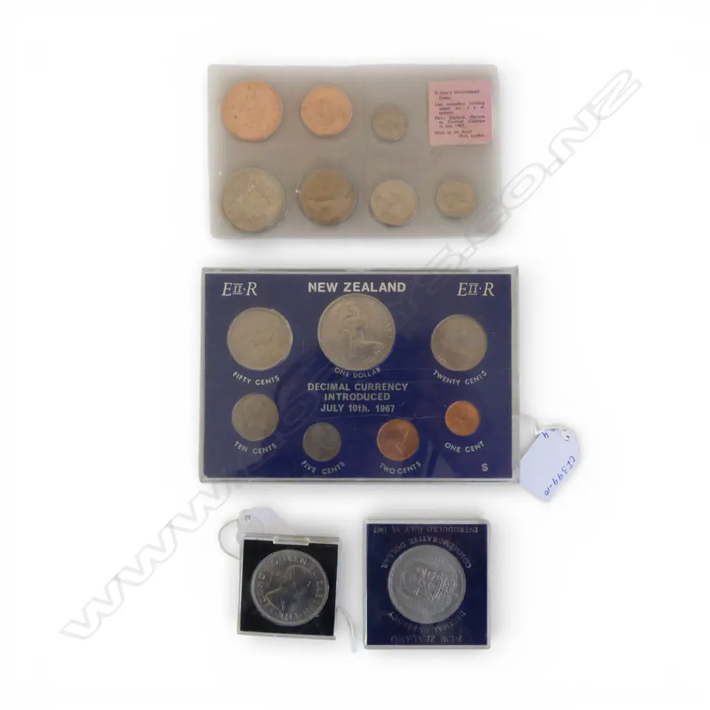 GROUP OF NZ COINS IN PRESENTATION CASES, 1950s &1960s Image 1++