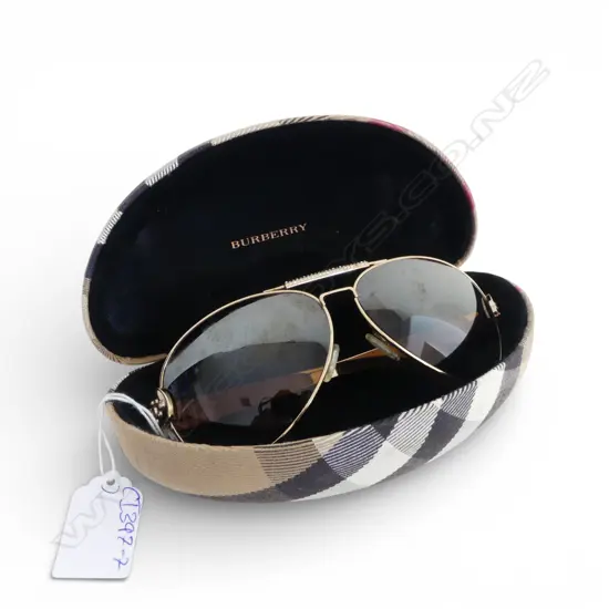 PR VALENTINO SUNGLASSES IN BURBERRY CASE