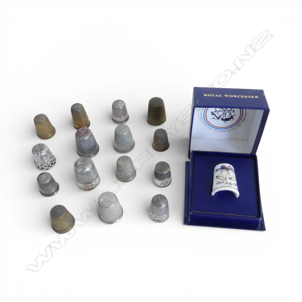 ASST. THIMBLES INCLUDING 3 SILVER 21.9gms + BOXED CHARLES & DIANA WEDDING COM. THIMBLE Image 1++