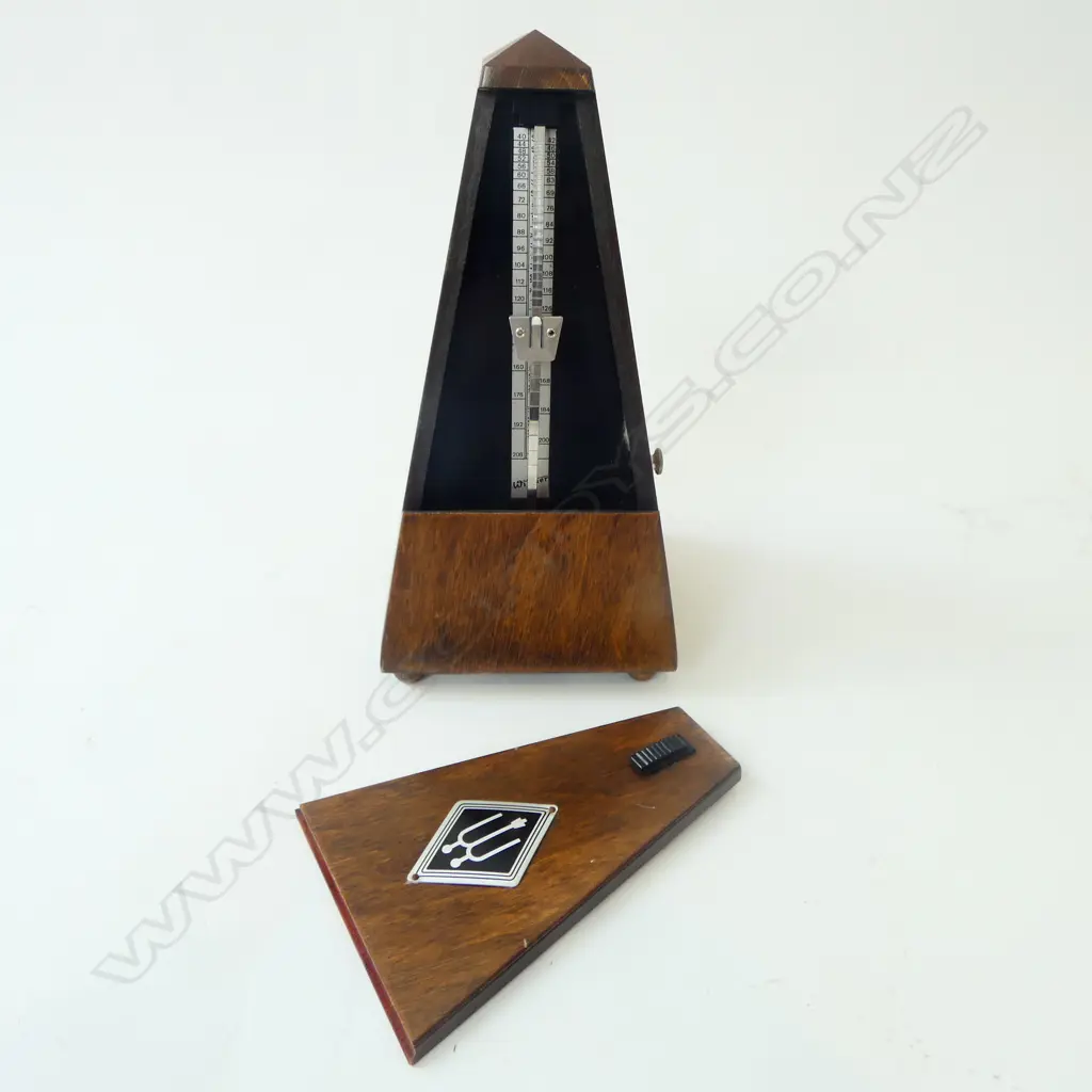 VINTAGE METRONOME 225MM (h) Image 1++