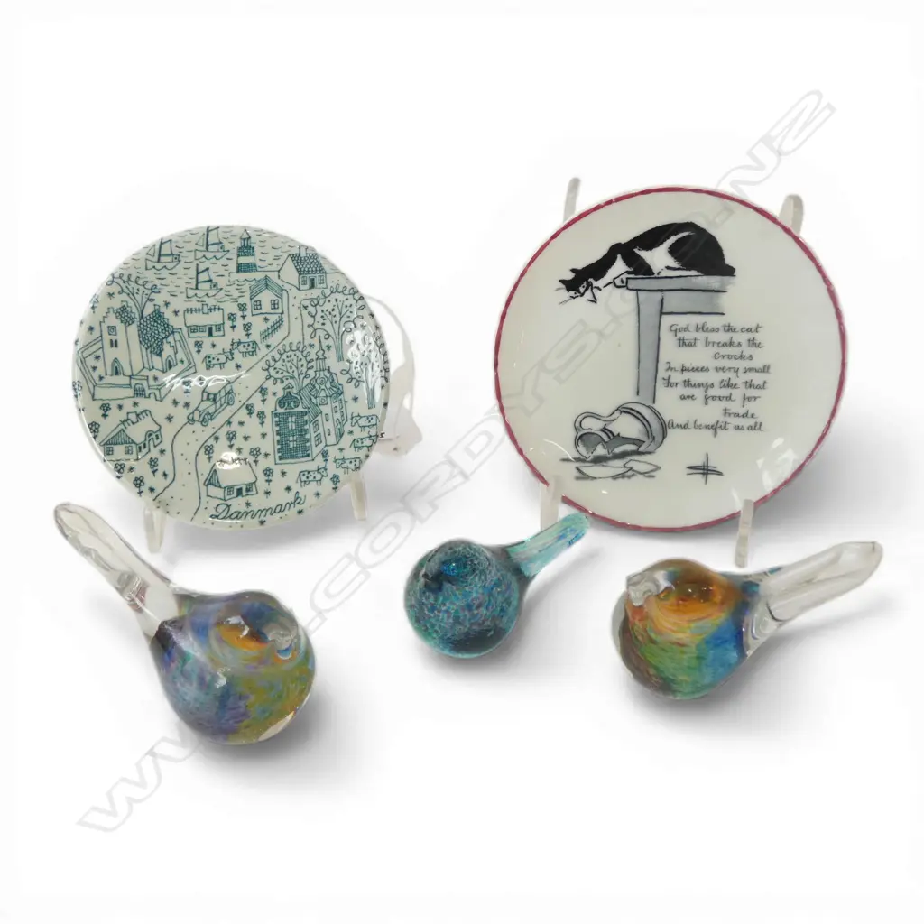 2 PIN DISHES 110mm dia + 3 HOGLUND GLASS BIRDS Image 1++
