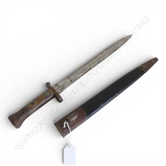 WILKINSON BAYONET IN LEATHER SCABBARD L. 440MM