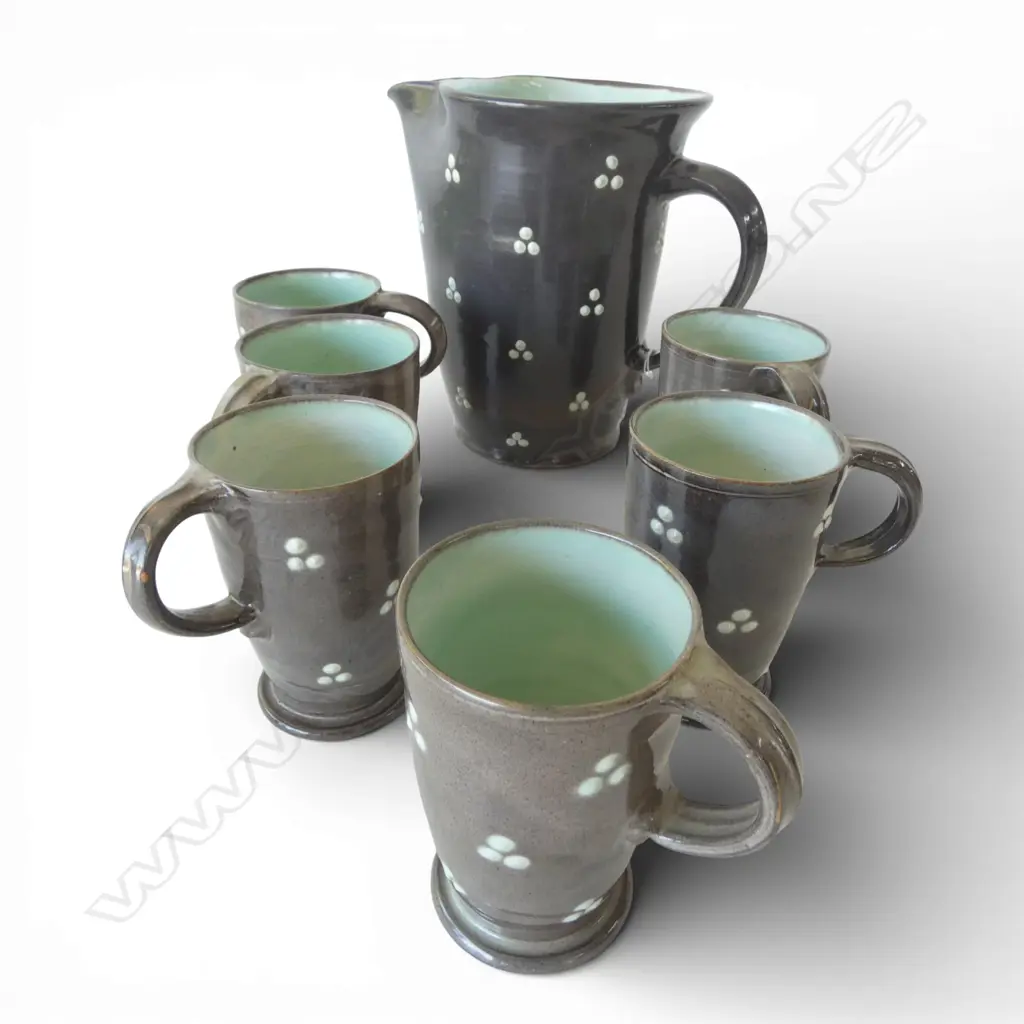 SIGNED STUDIO POTTERY JUG H200 MM & 6 MATCHING MUGS Image 1++