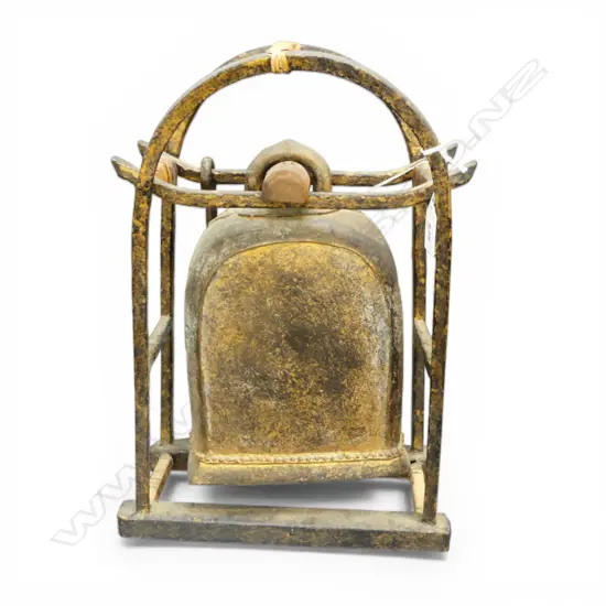 ORIENTAL METAL BELL IN STAND H.400mm