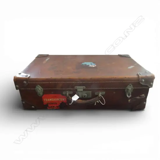 VINTAGE LEATHER SUITCASE