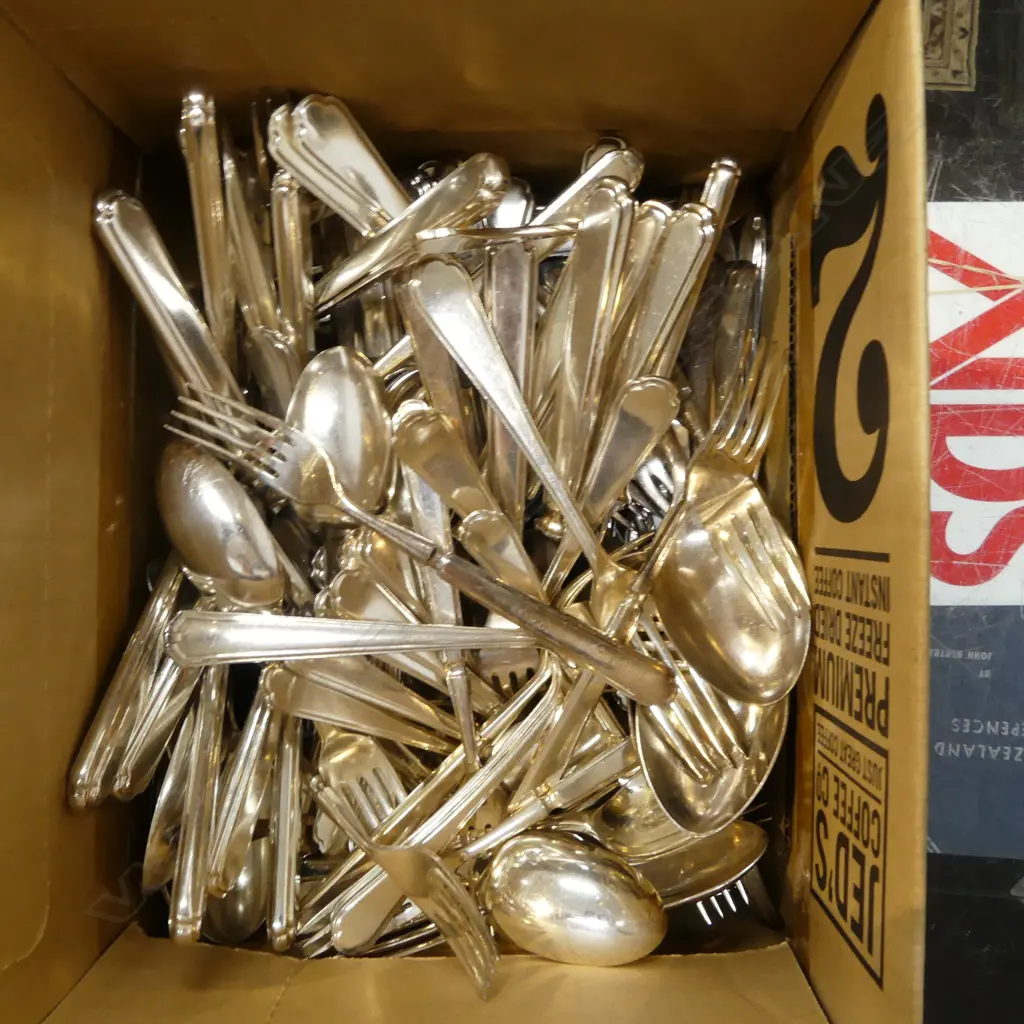 WALKER & HALL ST JAMES PATTERN SILVER PLATE CUTLERY Image 1++