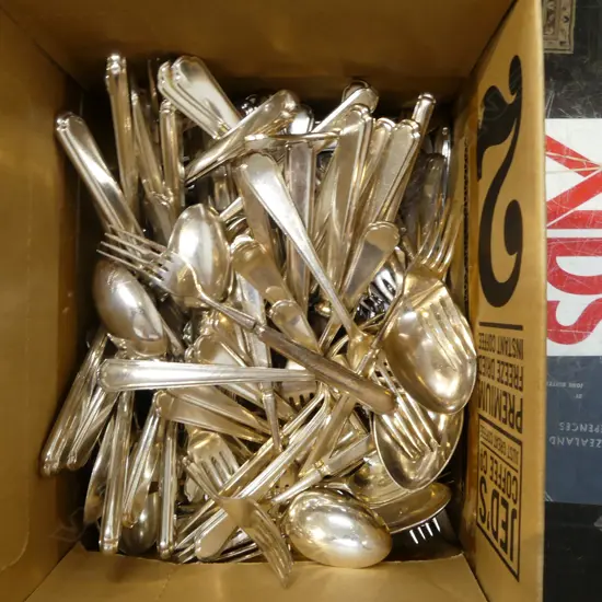 WALKER & HALL ST JAMES PATTERN SILVER PLATE CUTLERY