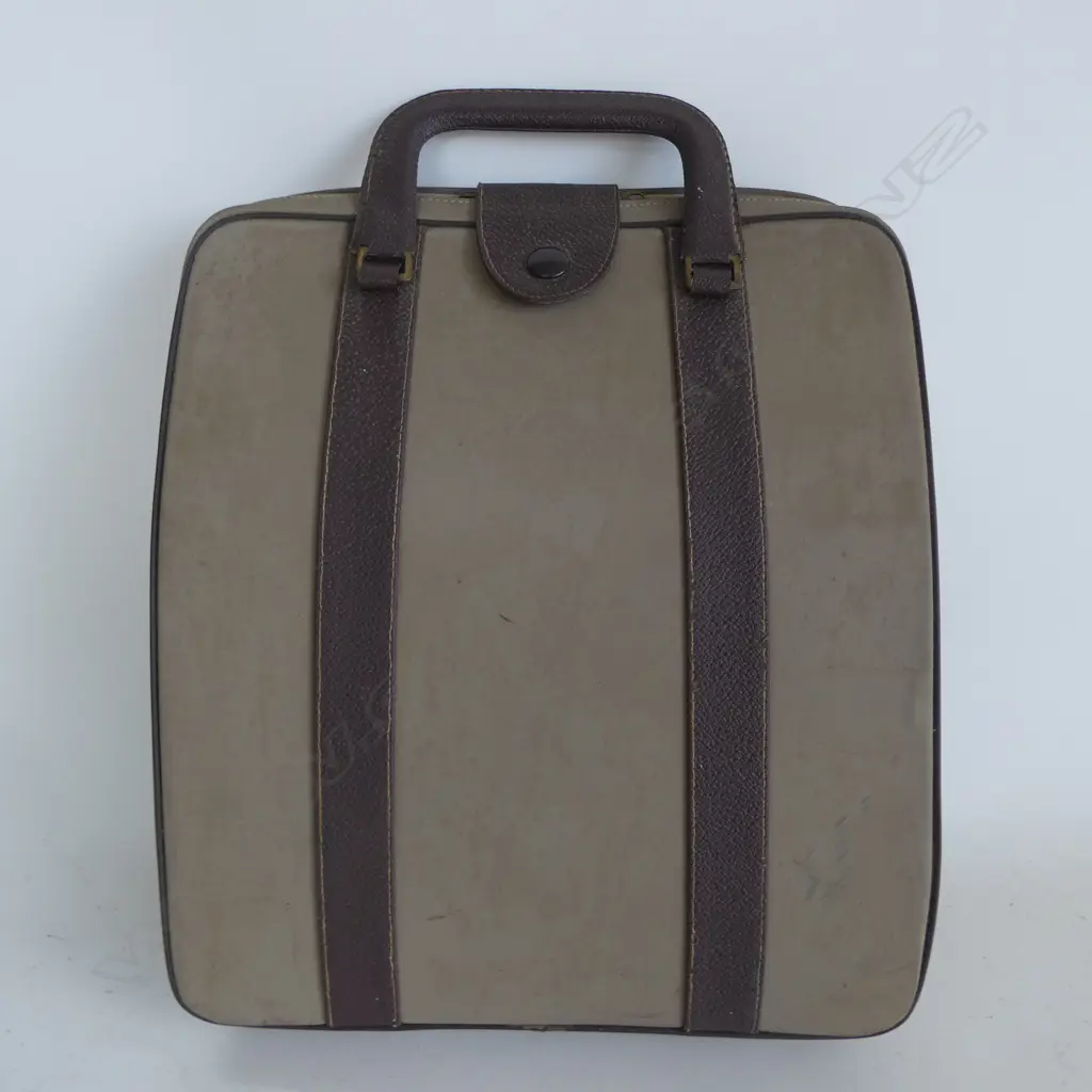 OLIVETTI LETTERA 22 TYPEWRITER, CASED w. INSTRUCTIONS W.275mm Image 1++