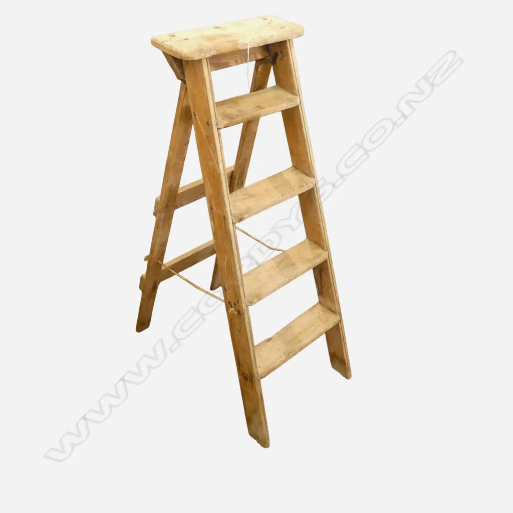 VINTAGE WOODEN STEP LADDER H.1050mm Image 1++
