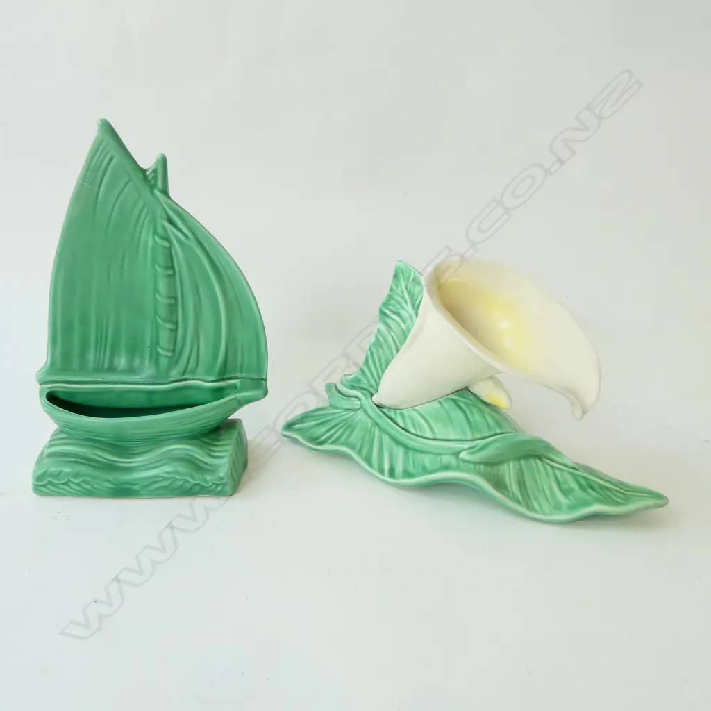 2 SLYVAC PCES; GREEN SAILBOAT #1394 H.215mm, LILY VASE #3101 Image 1++
