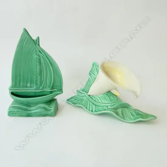 2 SLYVAC PCES; GREEN SAILBOAT #1394 H.215mm, LILY VASE #3101