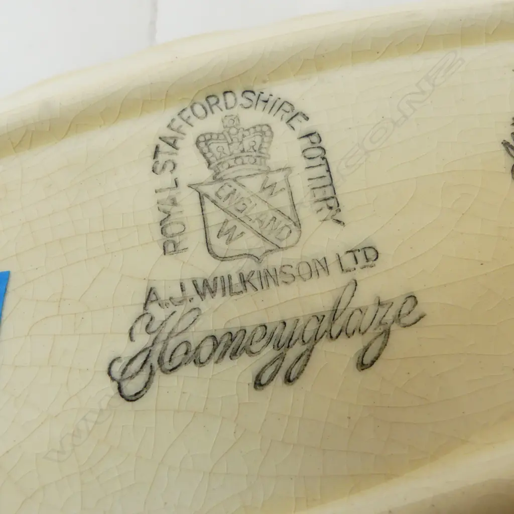 3 CLARICE CLIFF BOWLS 210mm dia + SYLVAC TROUGH W.155mm Image 1++