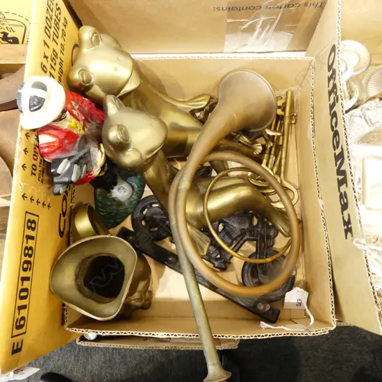 BOX OF ASST DECORATIVE BRASS
