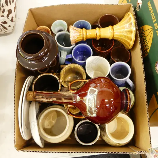 ASST. CROWN LYNN & OTHER NEW ZEALAND POTTERY 