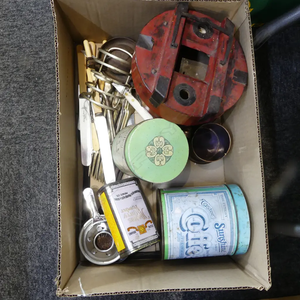 BOX 4 COPPER MUGS + ORIENTAL red lacquered EXPANDING LANTERN + KITCHENALIA Image 1++