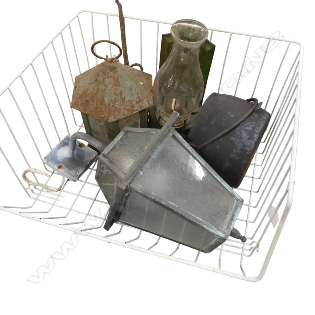 3 LANTERNS + CAST IRON POT IN TRAY W.470mm Image 1++