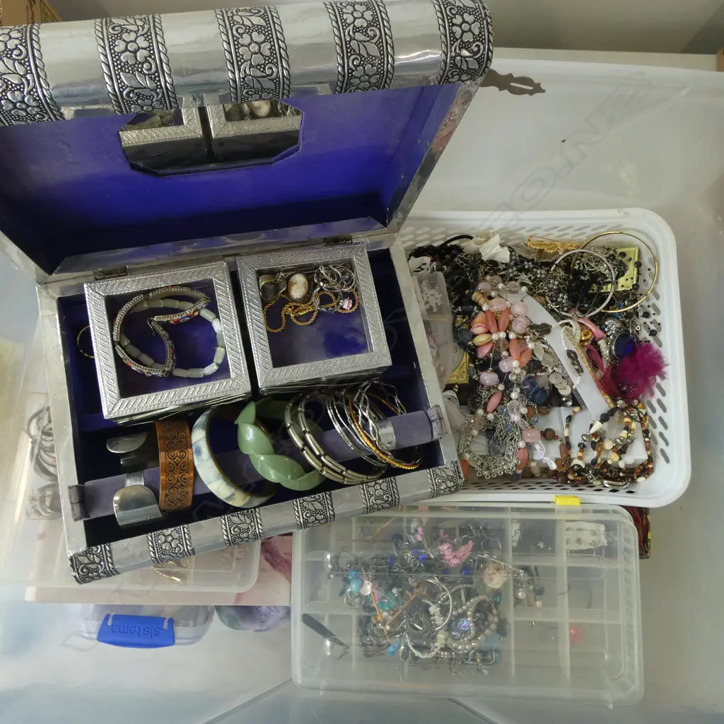 ASST. COSTUME JEWELLERY  Image 1++